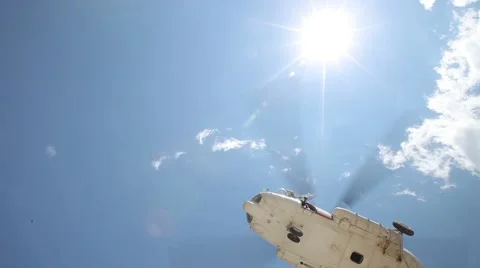 Mi-8 Helicopter taking off. Sun and sky in background. Vidéo 63832454