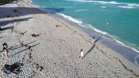Miami Beach dolly back 01 Video stock 171558015