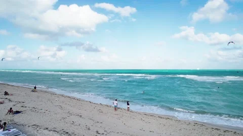 Miami Beach  dolly back 02 Parachuter Video stock 171557182
