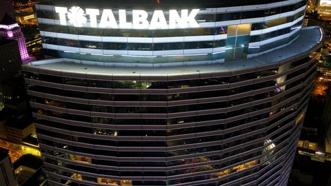 Miami Building Pan up &amp; Down Stock Footage 87200330