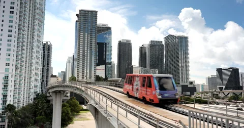 Miami Florida transit commuter train rolls on the elevated tracks Video stock 249358358