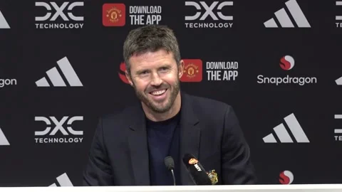 Michael Carrick hails ‘great start’ as Man Utd deliver title blow to rivals Cit Video stock 327025033