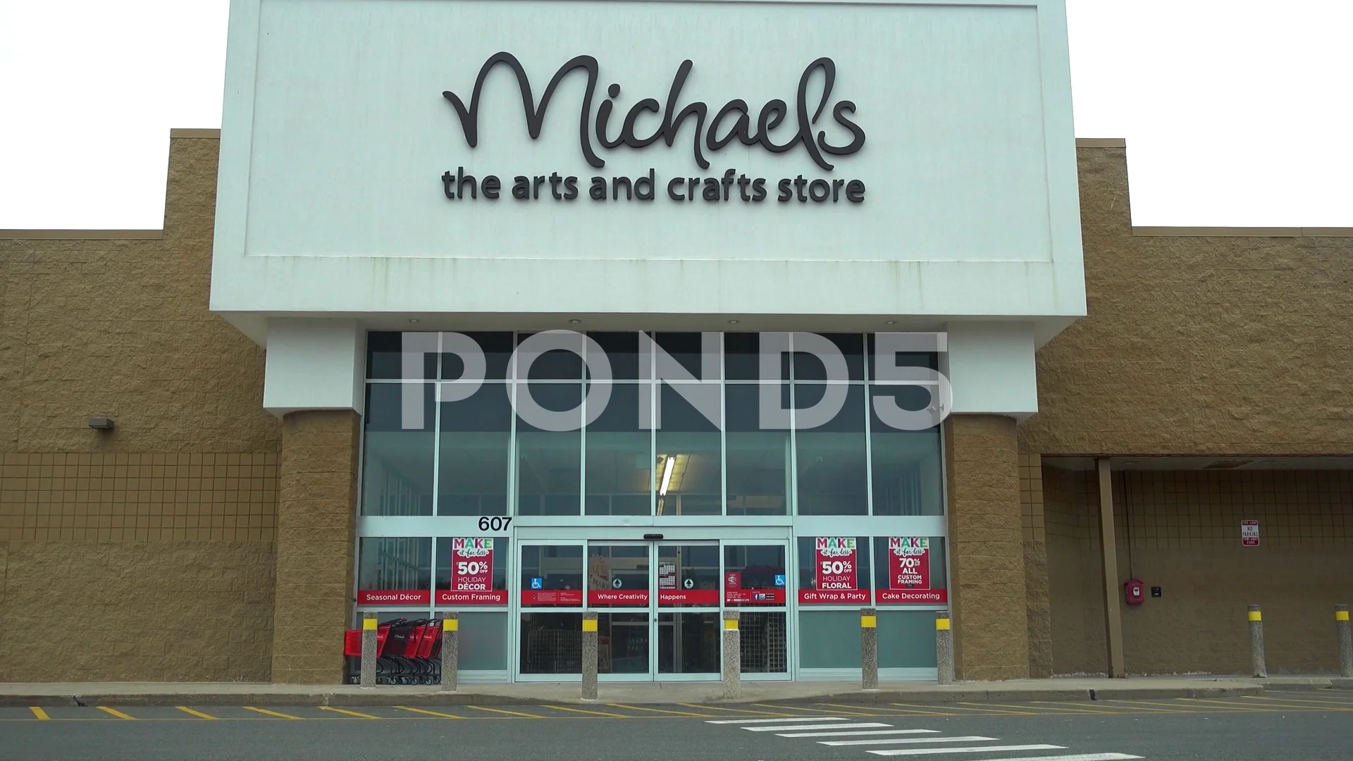 Michaels Arts and Crafts storefront driv, Stock Video