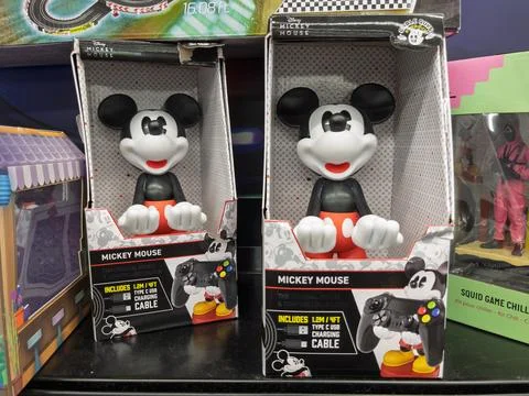 Mickey Mouse Wireless Charging Station with Cable Photos