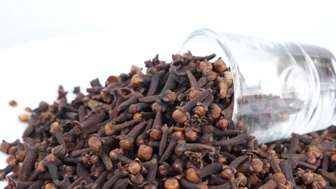 Micro shot of glass placed over heap of cloves Stock-Footage 147690781