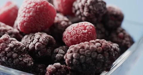 Micro video of close up of bowl of raspberries with copy space on blue Stock Footage 331295282