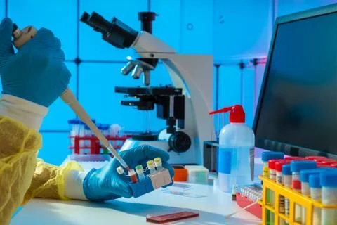 Microbiological experiment in medical laboratory. testing genetic materials 스톡 사진