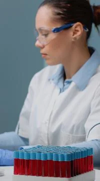 Microbiology specialist using computer in laboratory Foto stock