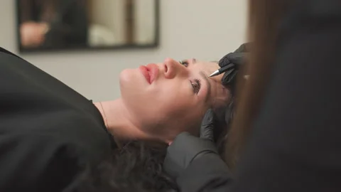 Microblading brows tattooing. Vidéo 235561819