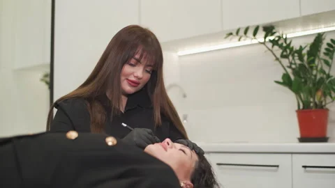 Microblading brows tattooing. Vidéo 235561871