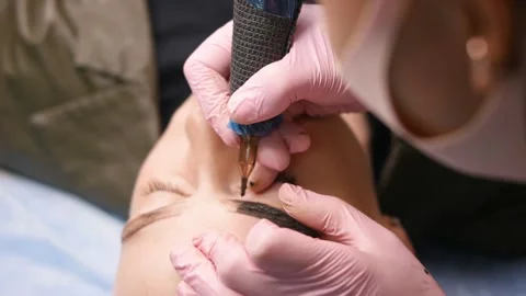 Microblading eyebrows work flow in a beauty salon. 스톡 동영상 149007850