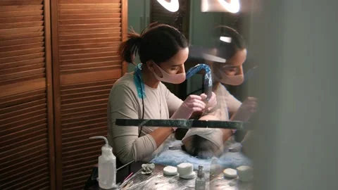 Microblading eyebrows work flow in a beauty salon. Stockbeeldmateriaal 149007873