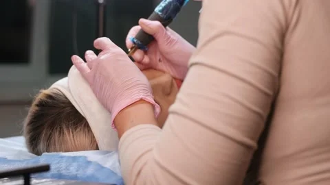 Microblading eyebrows work flow in a beauty salon. Woman Video stock 149008199