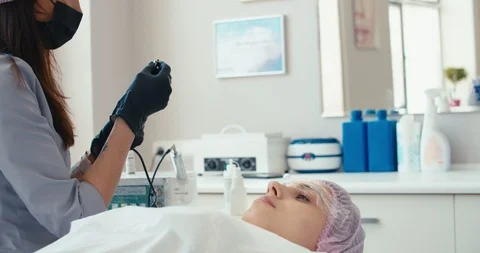 Microblading eyebrows work flow Video stock 109304639