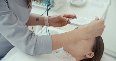 Microblading eyebrows work flow Video stock 109306932