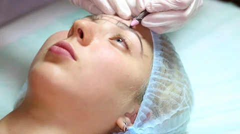 Microblading procedure in the beauty salon Stock Footage 65310693
