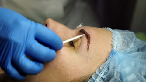Microblading procedure. Master works with the eyebrows. Video stock 60123232