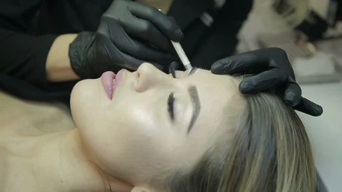 Microblading procedure. Master works with the eyebrows. 库存影片 87405508