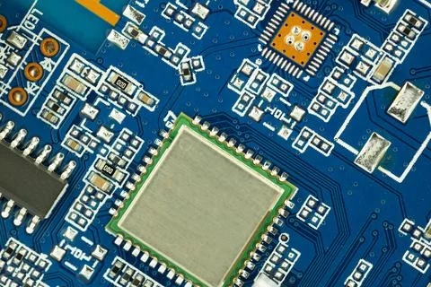 Microchip on Blue Circuit Board Stock-Fotos
