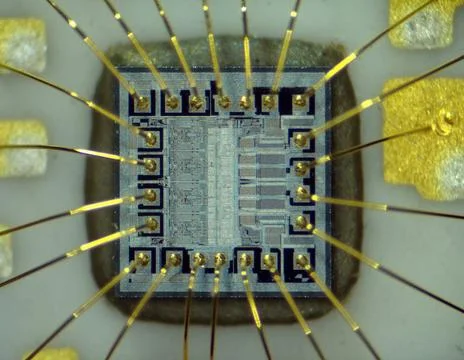 Microchip Microchip mit Bonddraehten Copyright: xZoonar.com/UwexMoserx 307... Foto stock