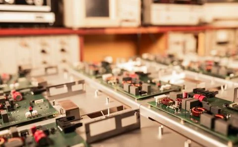 Microcircuits and components lie on metal plates Foto stock