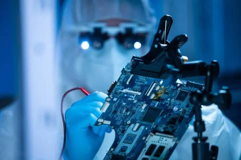 Microelectronics engineer works in a modern scientific laboratory on computing 스톡 사진