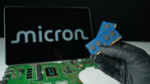 Micron Technology, American multinational semiconductor company that manufa.. Vídeos de archivo 335088643