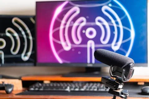 Microphone and Computer Setup for Pod casting Foto stock