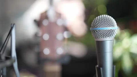 MICROPHONE AND INSTRUMENTS Vidéo 300052738