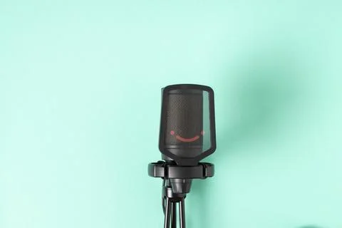 Microphone on a light blue background with a space for text. Space for copyin 库存照片