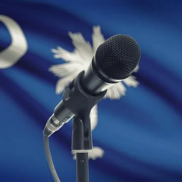Microphone on stand with US state flag on background - South Carolina Foto stock