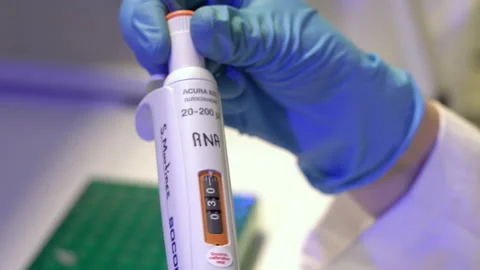 Micropipette and tips Stock-Footage 191494401