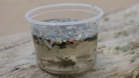 Microplastic in the sea water Vidéo 141125446
