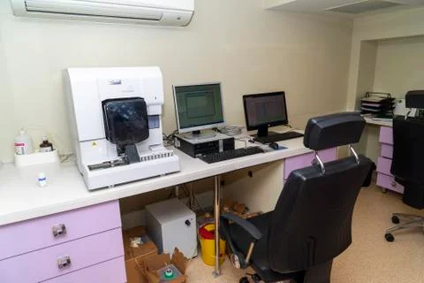 Microscope, a computer for blood and semen analysis in the laboratory Foto stock