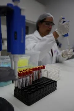 Microscope in hospital laboratory Foto stock