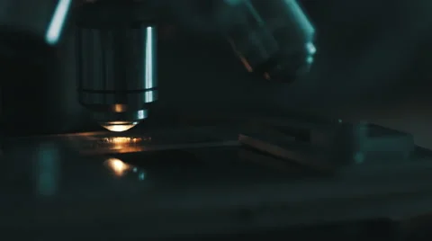 Microscope at laboratory. Vidéo 68010100