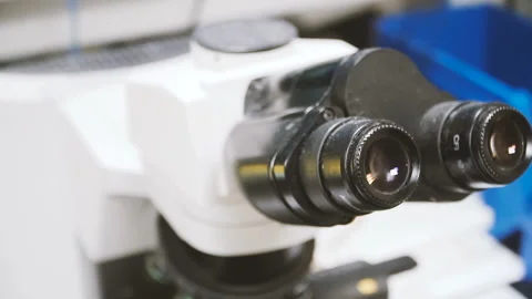 Microscope. Microscope in the laboratory Video stock 100080917