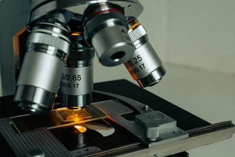 Microscope objective with slide illuminated below Stock Photos