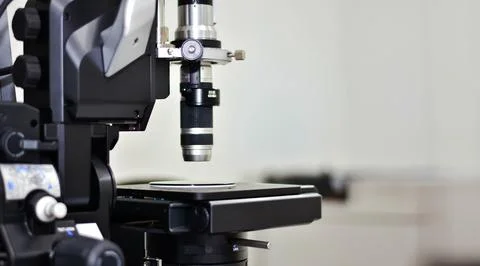 Microscope for research and development in industrial factory laboratories Foto stock