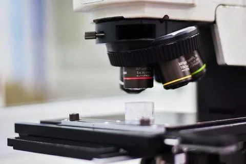 Microscope for research and development in industrial factory laboratories Foto stock