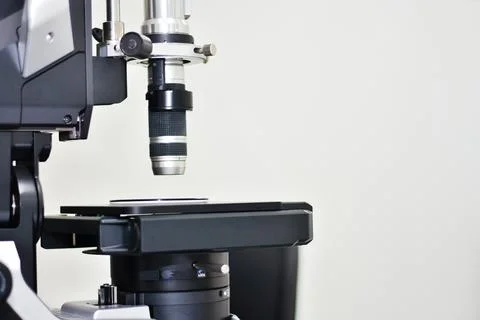 Microscope for research and development in industrial factory laboratories Foto stock