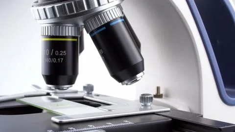 Microscope that is spinning against a white background Vídeos de archivo 205384580