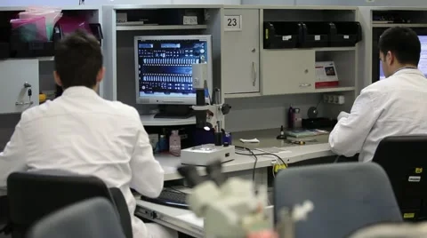 Microscope in technology laboratory Stockbeeldmateriaal 40121266