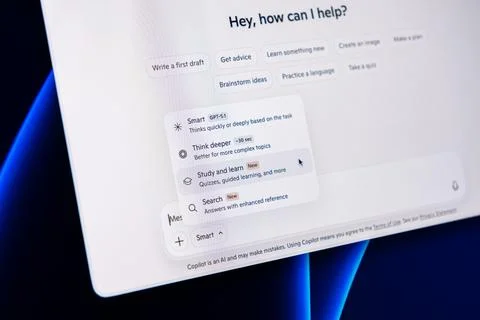 Microsoft Copilot interface on a computer screen shows AI model options for 写真素材