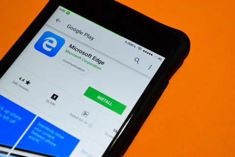 Microsoft Edge dev app on Smartphone screen Stock-Fotos