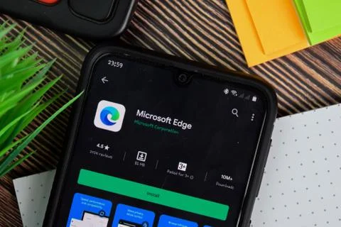 Microsoft Edge dev application on Smartphone screen. 스톡 사진
