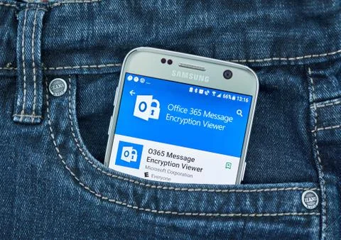Microsoft Office 365 Message Encryption Viewer mobile application on screen o Stock Photos