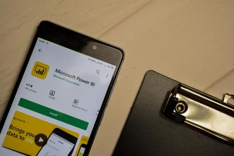 Microsoft Power BI dev application on Smartphone screen Stock-Fotos