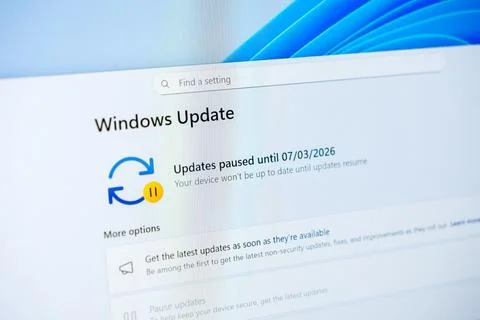 Microsoft Windows Update settings screen displayed on a monitor, showing a 写真素材