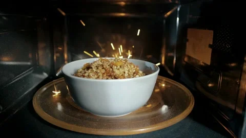 Microwave broken and sparks while cooking dinner Видео 151646781
